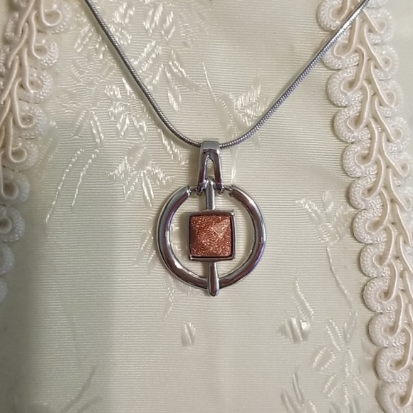 Lia Sophia Goldstone necklace. - Picture 2 of 4